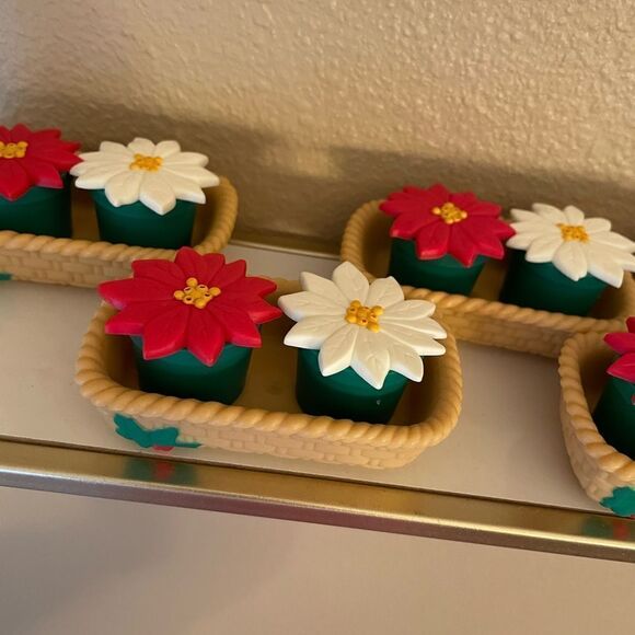 Vintage Avon Poinsettia Salt and Pepper Shakers in Baskets set of 5! - Picture 12 of 14
